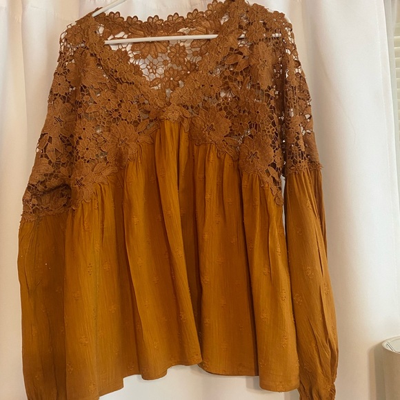 Source Unknown Tops - Women’s Lace Blouse size Large Mustard Yellow-Gold